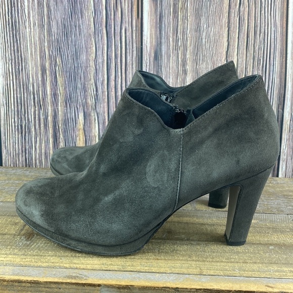20241030_PaulGreen_R8132A-  Woman’s Paul Green Smoke Gray Colored Suede Heeled Booties- Size 7.5 US / 5 UK